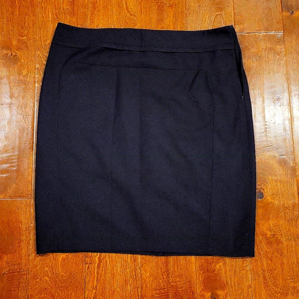 Women's New with Tags Limited Size 14 Dark Gray/Black Colored Skirt